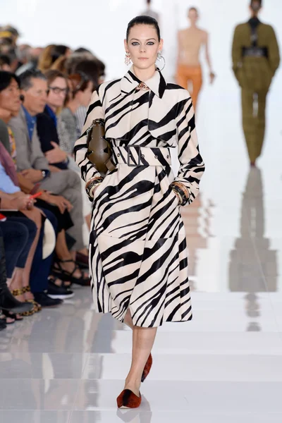 Look 11